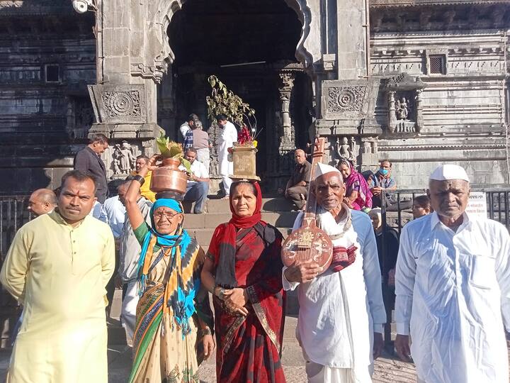 नाथांच्या उत्सवात सहभागी होण्यासाठी 500 हून अधिक दिंड्या त्र्यंबक नागरिक दाखल झाल्या आहेत.