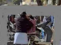 Pune Viral Video : दहावीतील विद्यार्थिनींमध्ये फ्री स्टाईल हाणामारी; व्हिडीओ पाहून तुम्हीही म्हणाल 'अगं थांबा पोरींनो'