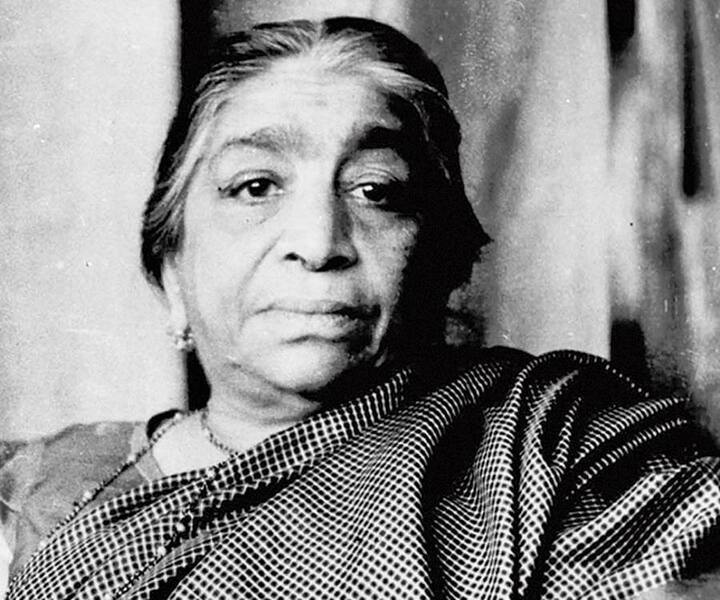 सरोजिनी नायडू यांचे 2 मार्च, 1949 रोजी, हृदयविकाराच्या तीव्र झटक्याने निधन झाले. कवयित्री सरोजिनी नायडू यांच्या 135 व्या जयंतीचे औचित्य साधत 13 फेब्रुवारी 2014 सालापासून देशात राष्ट्रीय महिला दिवस साजरा करण्यास सुरूवात झाली.