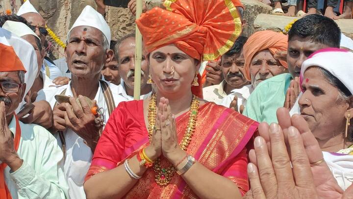 पुतळा अनावरण कार्यक्रम थाटात साजरा झाला