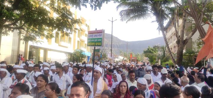 दरम्यान गेल्या अनेक वर्षांपासून संत निवृत्तीनाथ पालखी सोहळ्यासाठी रथ तयार करण्यात येतो. सात वर्षांपूर्वी सुमारे एक कोटी रुपये खर्च करून मागील विश्वस्त मंडळांने चांदीचा रथ पालखी सोहळ्यासाठी तयार केलेला आहे.