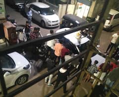 भरचौकात गाडी आडवी लावून तलवारीने केक कापला, पुण्यातील सहकार नगरमध्ये मध्यरात्री गुंडांचा धिंगाणा