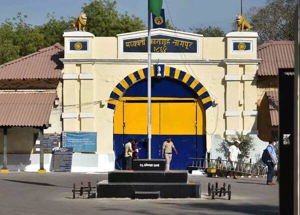 Nagpur News New twist in undertrial prisoner abuse case in Nagpur Jail no evidence of physical relation Nagpur News : नागपूर जेलमध्ये कैद्यावरील अत्याचार प्रकरणाला नवीन वळण, लैंगिक संबंधांचा पुरावा आढळला नाही