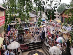 आज शेवटचा श्रावणी सोमवार! त्र्यंबक नगरीत बम बम भोलेचा गजर, पहाटेपासूनच त्र्यंबकेश्वरला भाविकांची प्रचंड गर्दी
