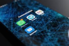 WhatsApp : आता व्हॉट्सअॅपद्वारेही गॅस सिलेंडर बुक करता येणार; कसे ते जाणून घ्या