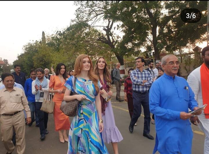 मिस वर्ल्ड स्पर्धेतील स्पर्धकांनी नागपुरमधील संघ कार्यालयाची भेट घेतली. (Photo Credit : ABP Majha Reporter/ Nagpur)
