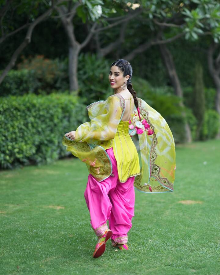 जान्हवीने तिच्या वैयक्तिक आयुष्याबद्दल बोलण्याची ही पहिलीच वेळ नाही. याआधीही तिने आपल्या नात्याच्या अफवांवर प्रतिक्रिया दिली होती.