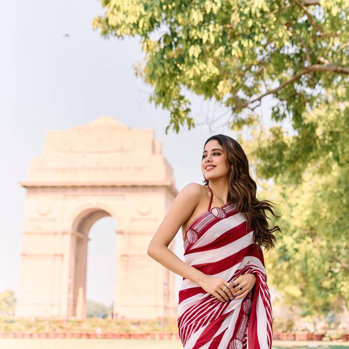 काही दिवसांपूर्वी, पॅप्सने एक पोस्ट पोस्ट केली होती ज्यामध्ये असे म्हटले होते की जान्हवी तिरुपती मंदिरात सोन्याच्या साडीत शिखर पहाडियासोबत लग्न करेल.(pc:/janhvikapoor/ig)