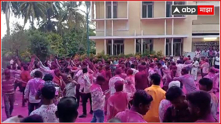 एकूणच महाविकास आघाडीचा आणखी एक उमेदवार निवडून आल्याने माढ्यात प्रचंड, जल्लोष आणि उत्साहाचं वातावरण पाहायला मिळालं.