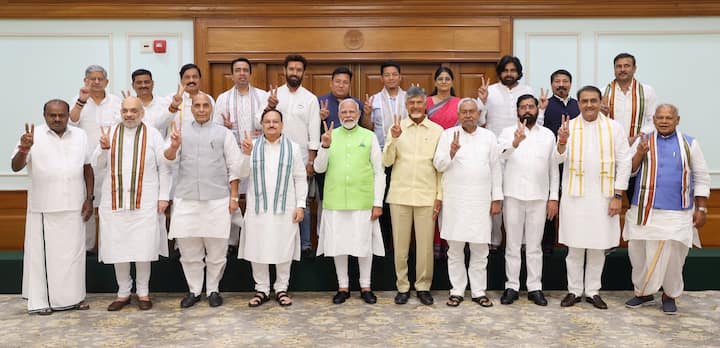 NDA Meeting: ਨਵੀਂ ਸਰਕਾਰ ਬਣਾਉਣ ਲਈ ਮੀਟਿੰਗਾਂ ਦਾ ਦੌਰ ਸ਼ੁਰੂ ਹੋ ਗਿਆ ਹੈ, ਉੱਥੇ ਹੀ ਚੰਦਰਬਾਬੂ ਨਾਇਡੂ, ਚਿਰਾਗ ਪਾਸਵਾਨ ਸਮੇਤ ਹੋਰ ਪਾਰਟੀਆਂ ਦੇ ਨੇਤਾਵਾਂ ਨੇ ਕੈਬਨਿਟ 'ਚ ਮੰਤਰਾਲਿਆਂ ਦੀ ਮੰਗ ਕਰਨੀ ਸ਼ੁਰੂ ਕਰ ਦਿੱਤੀ ਹੈ।