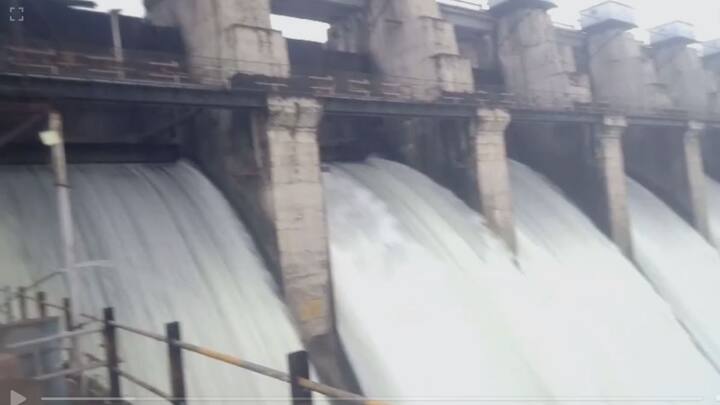 धरणातील पाणीसाठा वाढत असल्याने मराठवाड्यातील लोकांना दिलासा मिळालाय.
