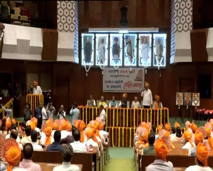 या सर्व निवड प्रक्रियेनंतर आता देवेंद्र फडणवीस हेच राज्याचे नवे मुख्यमंत्री होणार हे आता स्पष्ट झाले आहे. (Image Credit- ABP Majha)