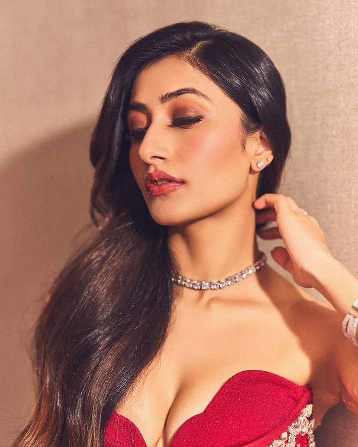 सोशल मीडियावर त्याने माझे डान्सचे व्हिडिओ पाहिले होते. पूर्वी मी नृत्य शिकवायचो. नृत्य शिकण्यासाठी तो माझ्याकडे आला. मी मान्य केले.