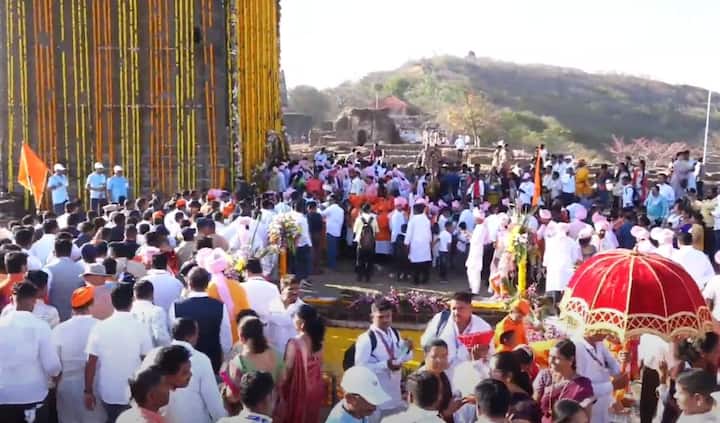 शिवनेरीचा हा प्राचीन किल्ला महाराष्ट्र राज्यात जुन्नर शहराजवळ पुण्यापासून अंदाजे 105 किलोमीटरवर आहे.