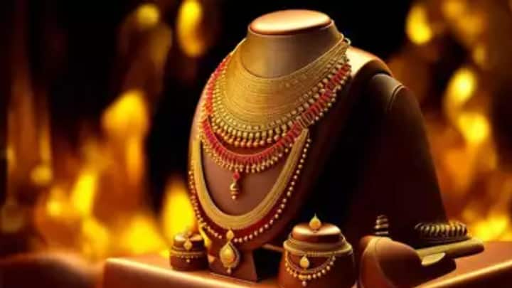 दीची भीती आणि अमेरिका-चीन यांच्यातील वाढत्या व्यापारयुद्धामुळे आंतरराष्ट्रीय बाजारात सोने प्रति औंस 4,500 डॉलरपर्यंत पोहोचू शकते. आंतरराष्ट्रीय दरानुसार भारतात 10 ग्रॅम सोन्याची किंमत 1.30 लाख रुपयांपर्यंत जाऊ शकते, असे गोल्डमन सॅक्सचे भाकीत आहे.