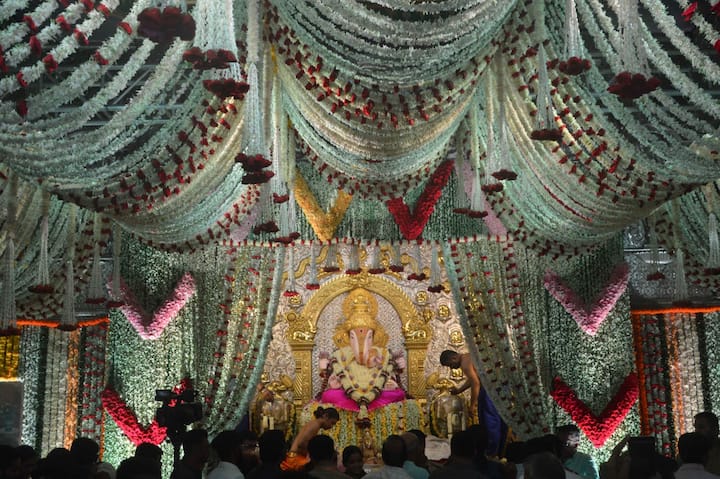 श्रीमंत दगडूशेठ हलवाई सार्वजनिक गणपती ट्रस्ट व सुवर्णयुग तरुण मंडळातर्फे आयोजन ; अखिल भारतीय वारकरी मंडळातर्फे वासंतिक उटीचे भजन
