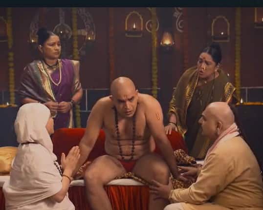 उर्मिला दत्तभक्त आहे, पण घरची गरीबी आहे. तिला विचित्र स्वप्नं पडतात, ज्यात राजवाडा आणि राजा दिसतो. उर्मिला बेचैन होते, आणि दत्तगुरुंना उत्तरं मागते.