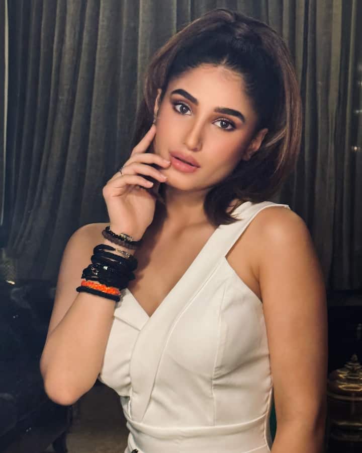 पण गेल्या काही दिवसांपासून अभिनेत्री रवीना टंडन हिची लेक राशा थडानी तुफान चर्चेत आली.