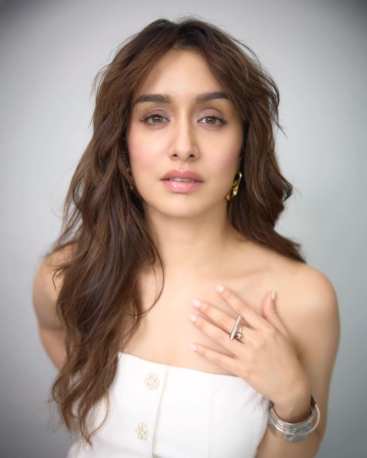 तिने 'बागी', 'हैदर', 'एक व्हिलन' आणि 'स्त्री' सारखे अनेक हिट चित्रपट दिले आहेत.