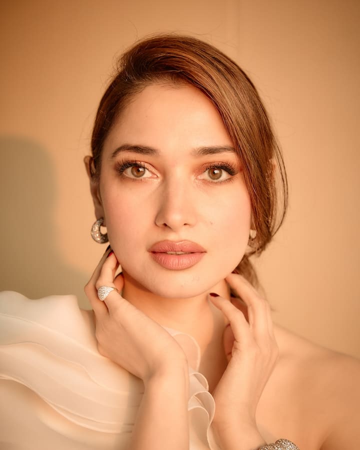 चित्रपटांसोबतच तमन्ना तिच्या खासगी आयुष्यामुळेही चर्चेत आहे. गेल्या वर्षभरापासून ती अभिनेता विजय वर्माला डेट करत होती.