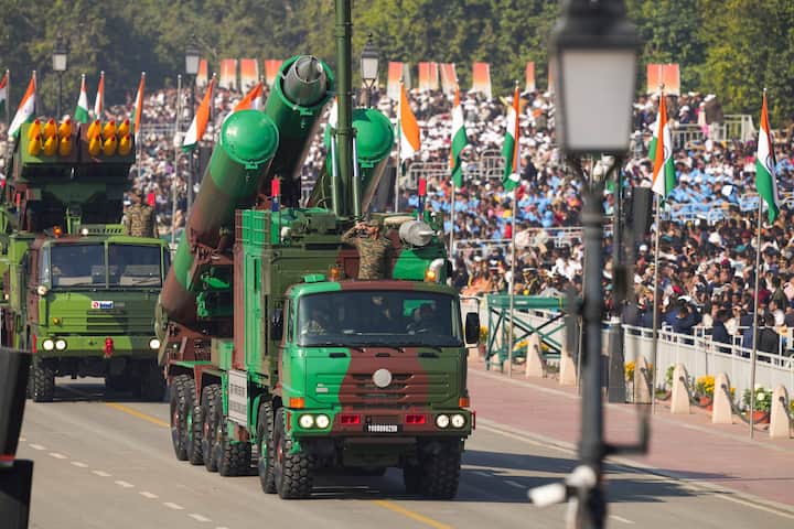 भारतीय एयरफोर्स ने पाकिस्तान में मौजूद आतंकी ठिकानों पर जबरदस्त वार किया, बताया जा रहा है कि इस पूरे ऑपरेशन में ब्रह्मोस मिसाइल का इस्तेमाल हुआ, जिन्हें राफेल से दागा गया था.