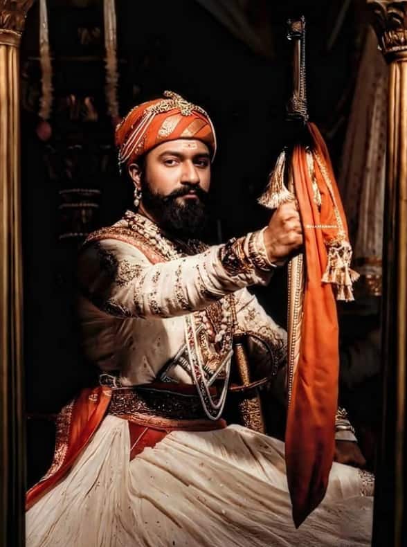 इसके बाद विक्की ने मुड़कर नहीं देख. उन्होंने जुबान, रमन राघव 2.0, लव पर स्कावयर फुट, राजी लस्ट स्टोरीज जैसी फिल्में की. संजू में उनका सपोर्टिंग रोल था, लेकिन वो अपने रोल से छा गए थे.
