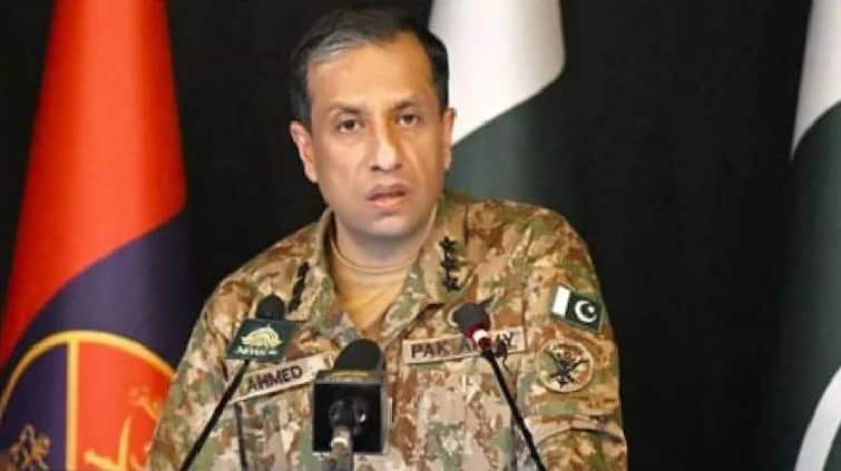 India Pakistan Conflicts : शाहबाज शरीफ म्हणतात 'आम्ही शांततेसाठी तयार', तर पाकिस्तानी लष्कराच्या नुसत्याच वल्गना, म्हणाले 'यावेळीचं उत्तर खूप क्रूर असेल' india pakistan conflict Pakistan general ahmed sharif chaudhry warned india if ceasefire break response will brutal India Attacks on Pakistan Operation Sindoor India Pakistan Conflicts : शाहबाज शरीफ म्हणतात 'आम्ही शांततेसाठी तयार', तर पाकिस्तानी लष्कराच्या नुसत्याच वल्गना, म्हणाले 'यावेळीचं उत्तर खूप क्रूर असेल'