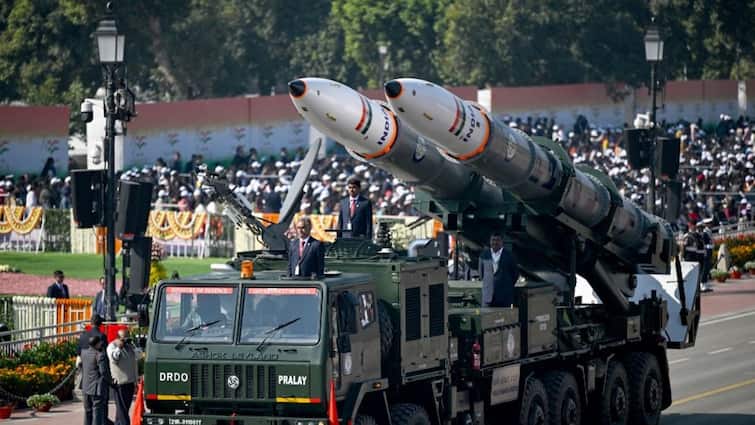 Operation sindoor BrahMos Missile : ऑपरेशन 'सिंदूर'मध्ये भारताने पाकिस्तानी एअरबेसवर नेमक्या किती ब्राह्मोस मिसाईल डागल्या? पहिल्यांदाच आकडा समोर! in Operation Sindoor How many Brahmos missiles did India fire at Pakistani airbases The numbers are out for the first time Operation sindoor BrahMos Missile : ऑपरेशन 'सिंदूर'मध्ये भारताने पाकिस्तानी एअरबेसवर नेमक्या किती ब्राह्मोस मिसाईल डागल्या? पहिल्यांदाच आकडा समोर!