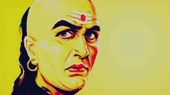 गोड बोलणे - चाणक्यनीतीनुसार, गोड बोलणे हे असे कौशल्य आहे की ज्याला ते माहित आहे, त्याला यश मिळवणे कठीण जात नाही. अशा लोकांचे शत्रू कमी असतात आणि गोड बोलून ते सर्वत्र त्यांचे काम सहज पूर्ण करतात. ते सहज मित्र बनवतात. खरं तर, बऱ्याच वेळा, त्यांच्या बोलण्याच्या बळावर, ते खूप लवकर आणि सहजपणे उच्च स्थान आणि प्रतिष्ठा प्राप्त करतात. त्याला समाजात आदर मिळतो.