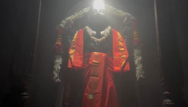 जगप्रसिद्ध लोणार सरोवराच्या काठी 9 ते 12 व्या शतकात निर्माण करण्यात आलेलं प्राचीन असं भगवान विष्णूंचं मंदिर आहे.
