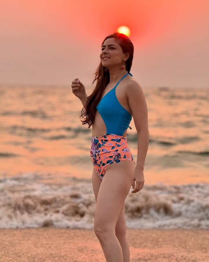 या फोटोंवर चाहत्यांनी 'अशी बी दिसतेस, तशी बी दिसतेस, काय तुझ्या रूपाची शोभा, माझी रंभा गं' अशा कमेंट्स करत तिच्या सौंदर्याचे कौतुक केले आहे.