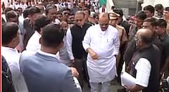 अजित दादांनी कंत्राटदाराला धरलं धारेवर; वैजनाथ मंदिराच्या पायऱ्यांच्या मुद्यावरून सुनावले खडे बोल