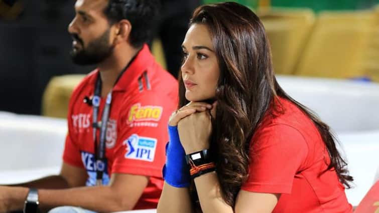 Preity Zinta : पंजाबच्या पराभवानंतर सहमालकीण प्रीती झिंटा का भडकली? पहाटे पावणे तीन वाजता कोणावर राग काढला? म्हणाली, ती अशी चूक नव्हती... Why did co owner Preity Zinta get angry after Punjab defeat Who did she get angry maharashtra marathi news update Preity Zinta : पंजाबच्या पराभवानंतर सहमालकीण प्रीती झिंटा का भडकली? पहाटे पावणे तीन वाजता कोणावर राग काढला? म्हणाली, ती अशी चूक नव्हती...