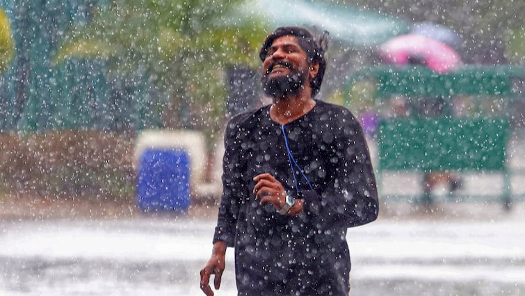 Monsoon arrived in Pune and Solapur announces Indian meteorological department Pune rain update Monsoon Update: मुंबईनंतर पुणे व सोलापूरमध्ये मान्सून धडकला,IMD ने सांगितले,'पुढील तीन दिवसात..