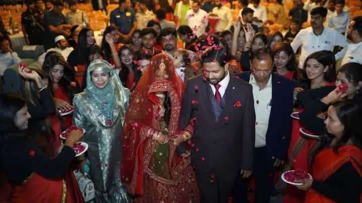 लोकप्रिय शिक्षक खान सरांबद्दल ऐकले असेलच, जे त्यांच्या विद्यार्थ्यांना ऑनलाइन प्रशिक्षण देतात, विशेषतः स्पर्धा परीक्षांसाठी. त्यांचे एक YouTube चॅनेल, खान जीएस रिसर्च सेंटर देखील आहे, ज्याला लाखो विद्यार्थी फॉलो करतात.